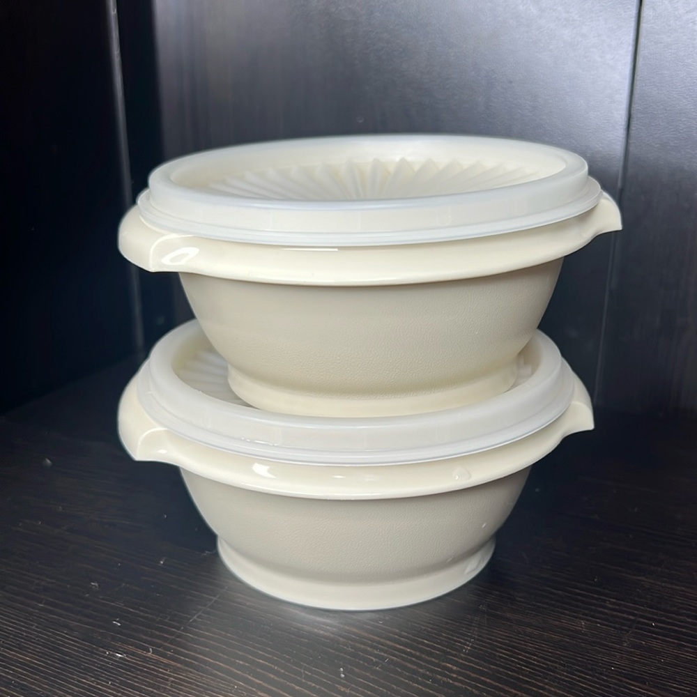 Tupperware set of 2 cream colored Servalier bowls with lids